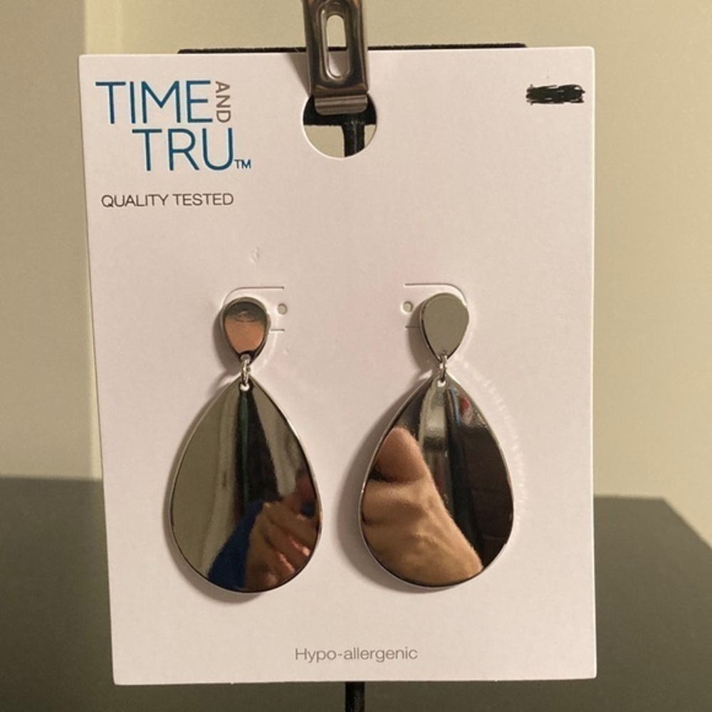 Time and Tru Shiny Silver Teardrop Earrings